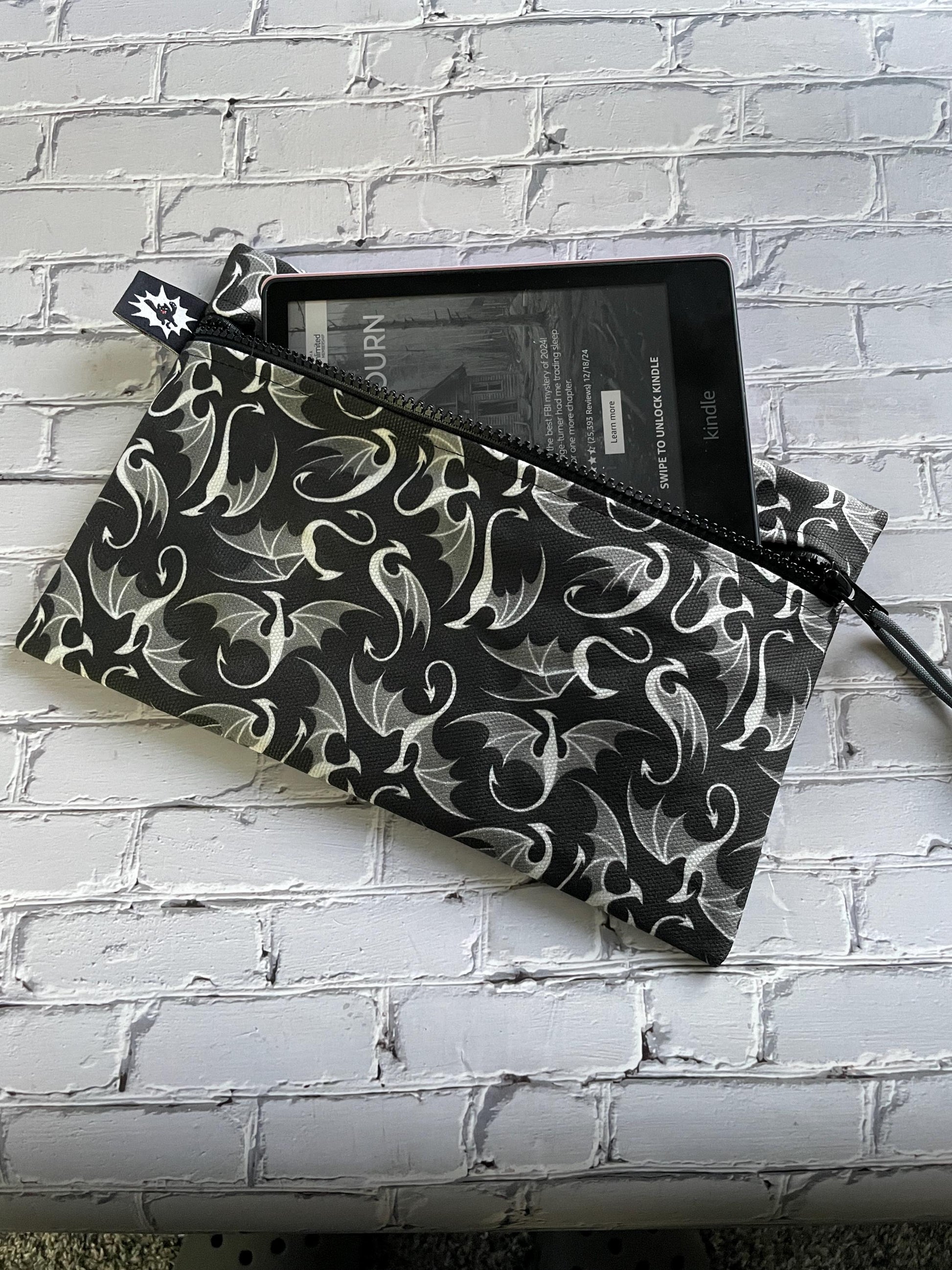 Kindle Book Pouch | Reading Bag | Fabric Kobo Kindle Paperwhite E-Reader Sleeve | Fourth Wing Dragon | Onyx Storm | Romantasy | Booktok