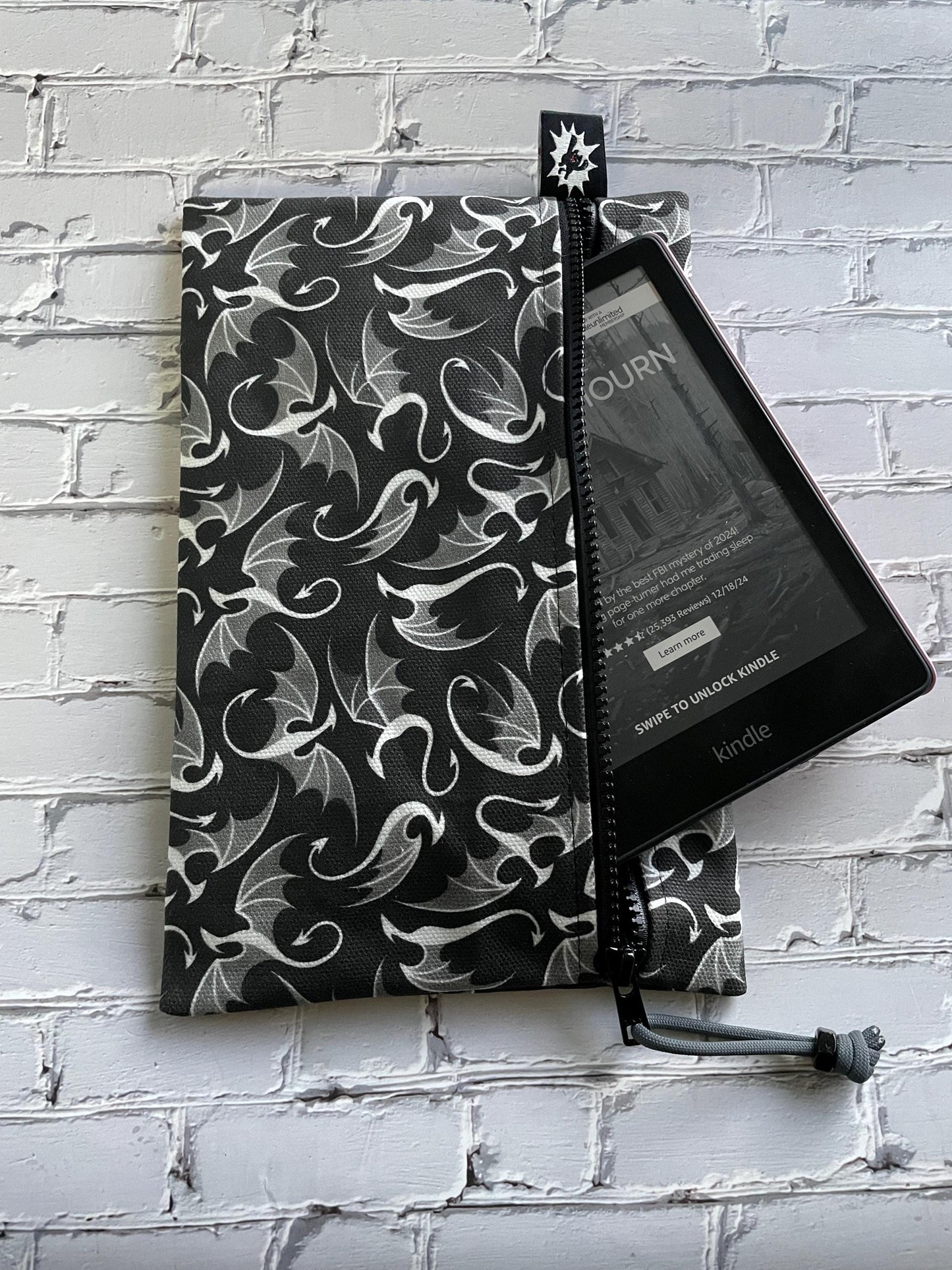 Kindle Book Pouch | Reading Bag | Fabric Kobo Kindle Paperwhite E-Reader Sleeve | Fourth Wing Dragon | Onyx Storm | Romantasy | Booktok