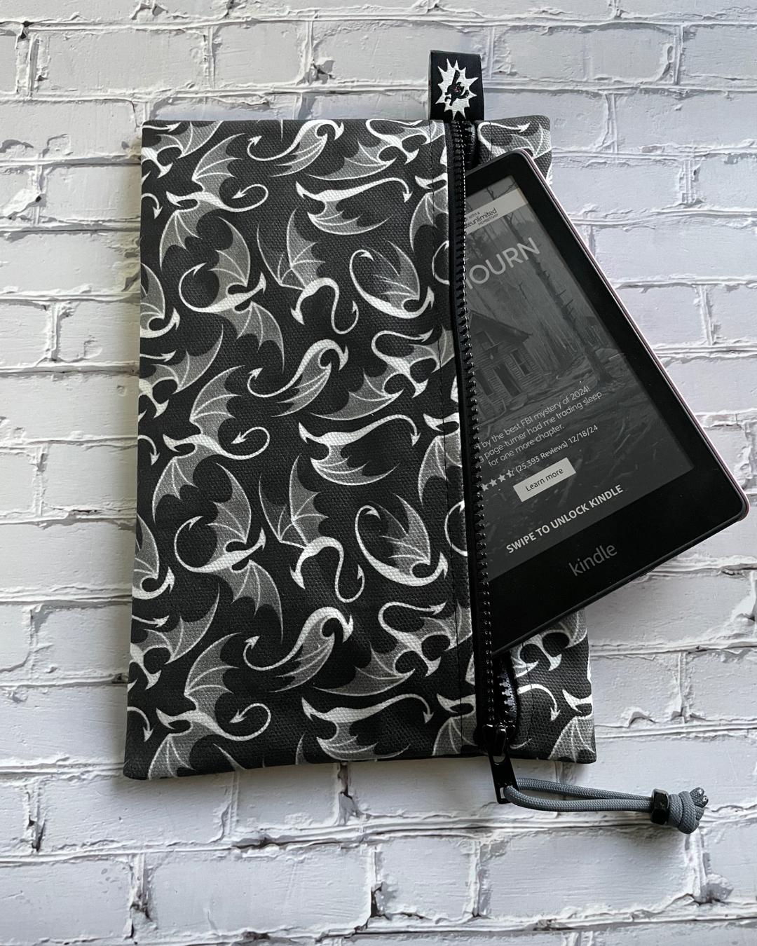 Kindle Book Pouch | Reading Bag | Fabric Kobo Kindle Paperwhite E-Reader Sleeve | Fourth Wing Dragon | Onyx Storm | Romantasy | Booktok